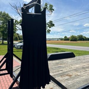 Black sleeveless dress